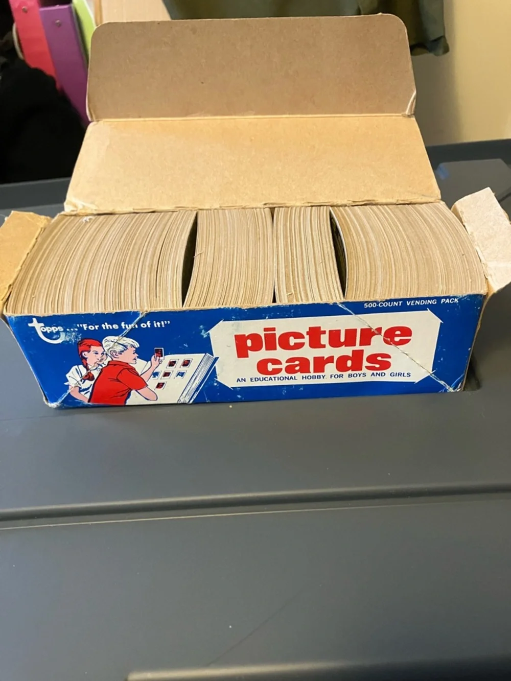 Topps 1987 Vending Pack Baseball Cards Blue and Red Picture Cards Display Box - Picture 3 of 3